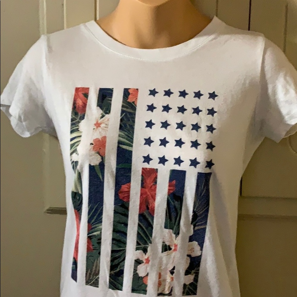White Aeropostale slim fit tee
